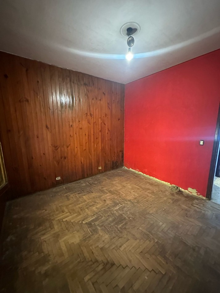 CASA DE 3 AMB. C/COCHERA, PILETA Y FONDO LIBRE - ANDES AL 900 - TEMPERLEY 