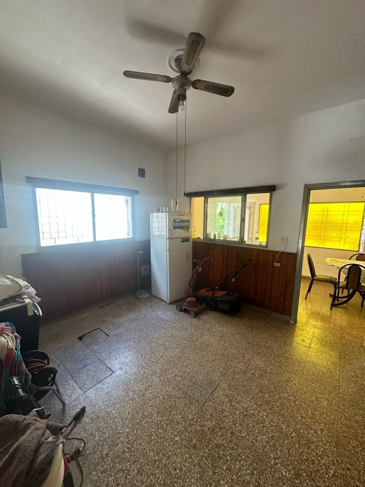 CASA DE 3 AMB. C/COCHERA, PILETA Y FONDO LIBRE - ANDES AL 900 - TEMPERLEY 