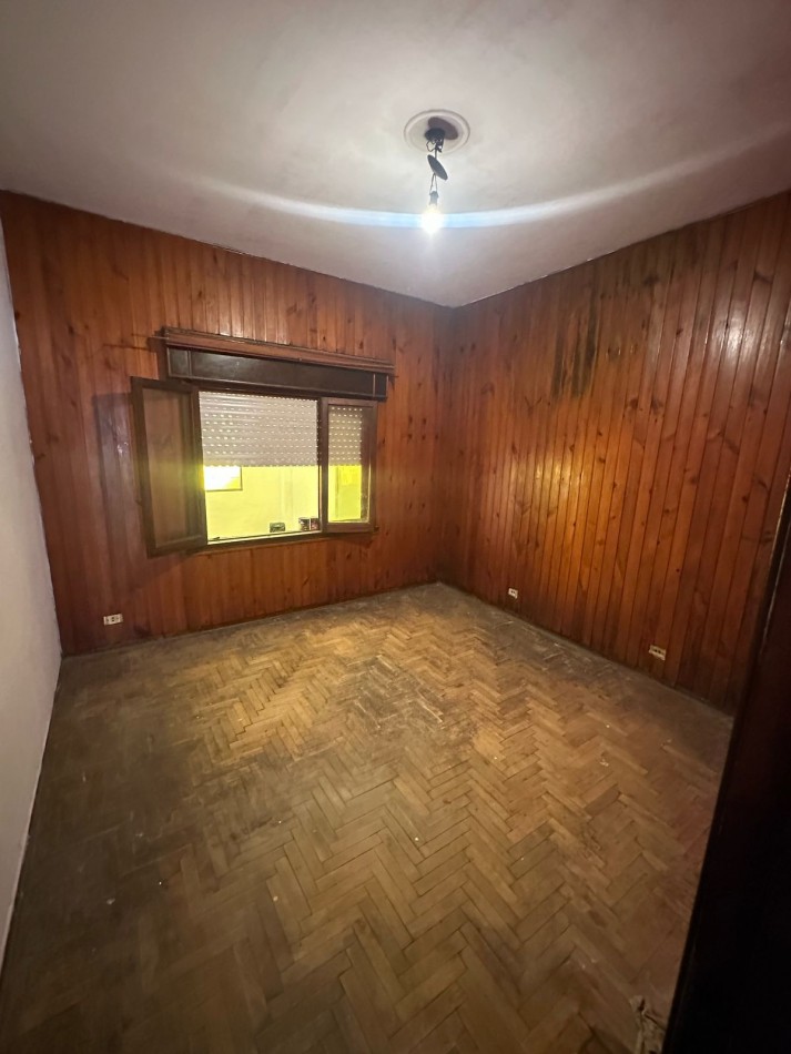 CASA DE 3 AMB. C/COCHERA, PILETA Y FONDO LIBRE - ANDES AL 900 - TEMPERLEY 