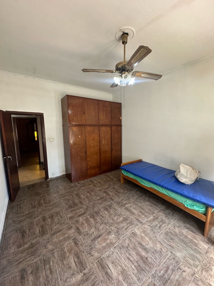 CASA DE 3 AMB. C/COCHERA, PILETA Y FONDO LIBRE - ANDES AL 900 - TEMPERLEY 
