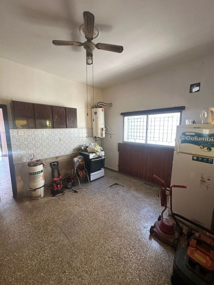 CASA DE 3 AMB. C/COCHERA, PILETA Y FONDO LIBRE - ANDES AL 900 - TEMPERLEY 