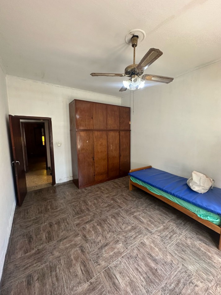 CASA DE 3 AMB. C/COCHERA, PILETA Y FONDO LIBRE - ANDES AL 900 - TEMPERLEY 