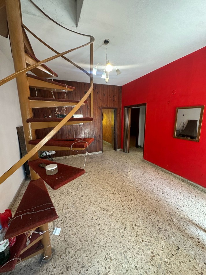 CASA DE 3 AMB. C/COCHERA, PILETA Y FONDO LIBRE - ANDES AL 900 - TEMPERLEY 