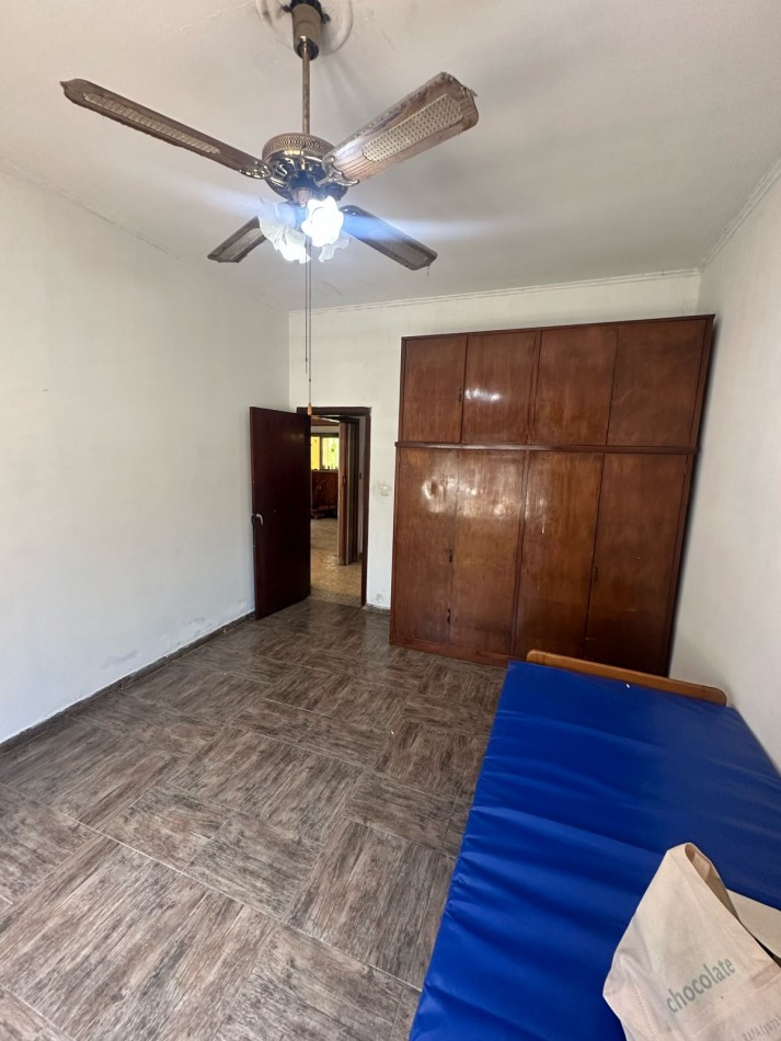 CASA DE 3 AMB. C/COCHERA, PILETA Y FONDO LIBRE - ANDES AL 900 - TEMPERLEY 