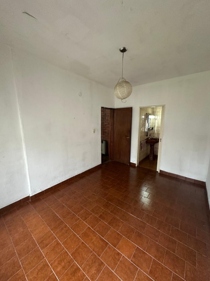 AMPLIO PH 2 AMB. EN ALQUILER CON COCHERA Y PATIO - TUCUMAN AL 3200 - QUILMES OESTE