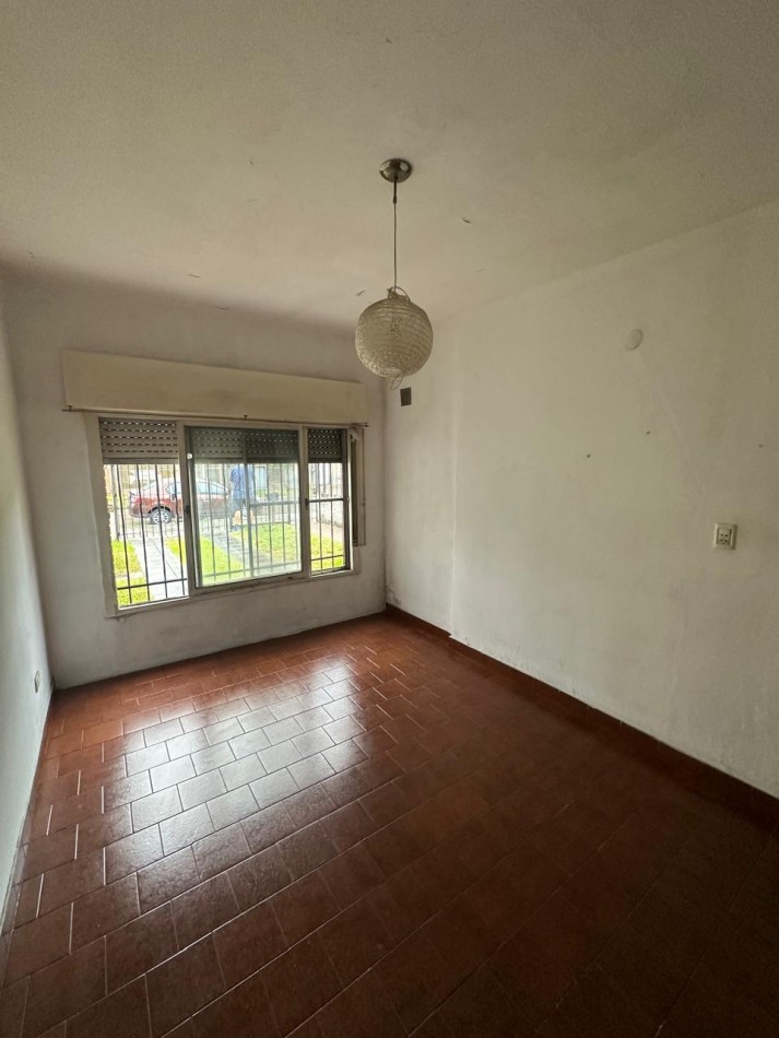 AMPLIO PH 2 AMB. EN ALQUILER CON COCHERA Y PATIO - TUCUMAN AL 3200 - QUILMES OESTE
