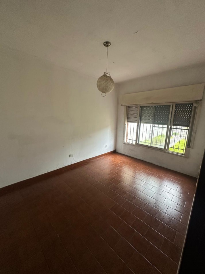 AMPLIO PH 2 AMB. EN ALQUILER CON COCHERA Y PATIO - TUCUMAN AL 3200 - QUILMES OESTE