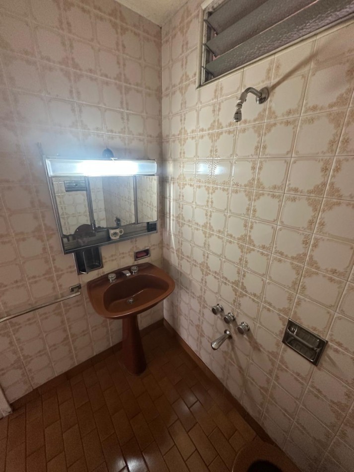 AMPLIO PH 2 AMB. EN ALQUILER CON COCHERA Y PATIO - TUCUMAN AL 3200 - QUILMES OESTE