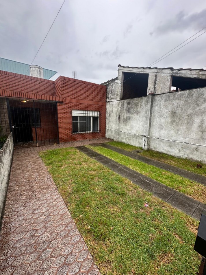 AMPLIO PH 2 AMB. EN ALQUILER CON COCHERA Y PATIO - TUCUMAN AL 3200 - QUILMES OESTE