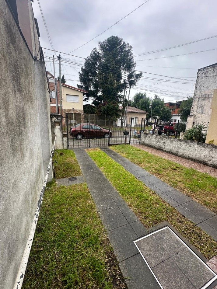 AMPLIO PH 2 AMB. EN ALQUILER CON COCHERA Y PATIO - TUCUMAN AL 3200 - QUILMES OESTE