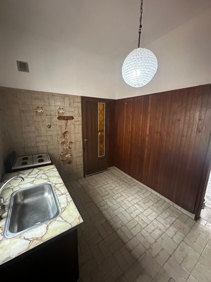 AMPLIO PH 2 AMB. EN ALQUILER CON COCHERA Y PATIO - TUCUMAN AL 3200 - QUILMES OESTE