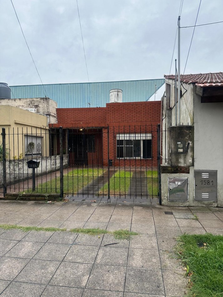 AMPLIO PH 2 AMB. EN ALQUILER CON COCHERA Y PATIO - TUCUMAN AL 3200 - QUILMES OESTE