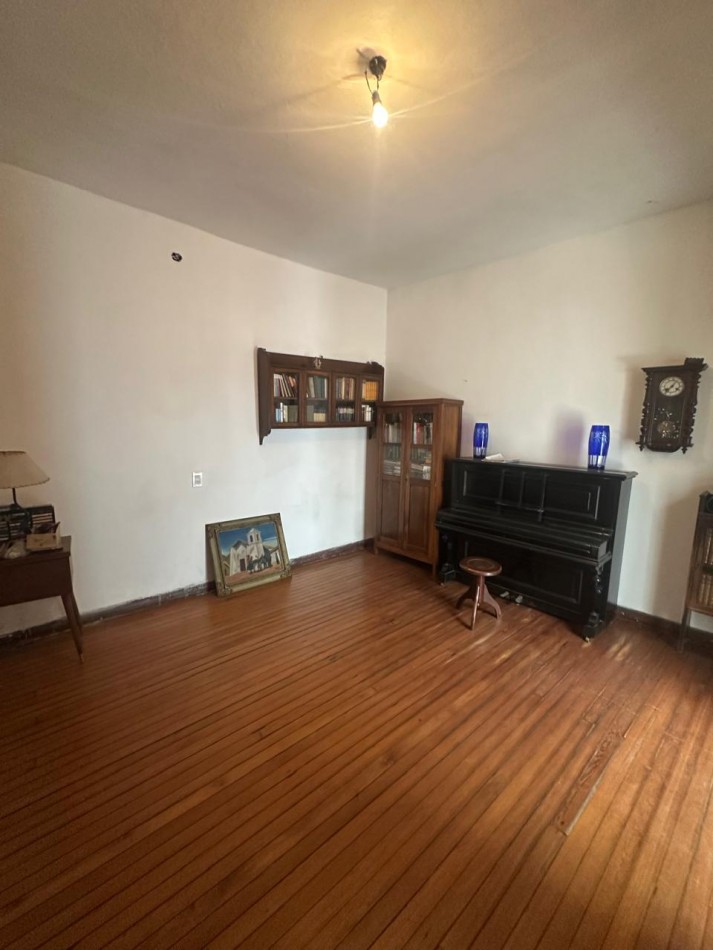 VENTA EN BLOCK - CASA 3 AMB. CON AMPLIA COCHERA y DPTO 3AMB. CON TERRAZA - ENTRADAS INDEPENDIENTE - BRASIL y PASO DE BURGOS - VALENTIN ALSINA