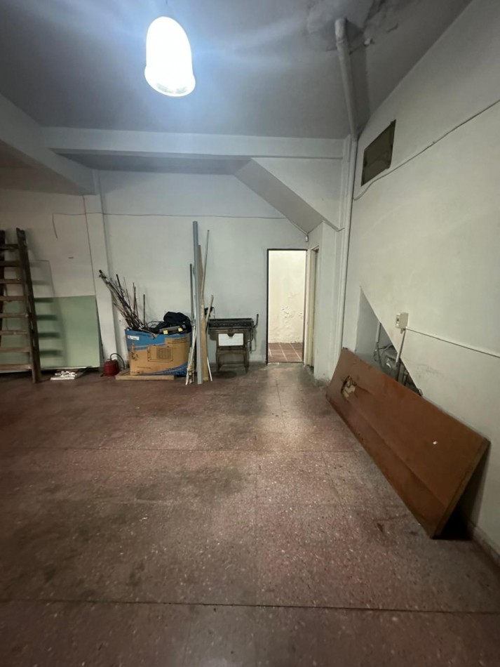 VENTA EN BLOCK - CASA 3 AMB. CON AMPLIA COCHERA y DPTO 3AMB. CON TERRAZA - ENTRADAS INDEPENDIENTE - BRASIL y PASO DE BURGOS - VALENTIN ALSINA