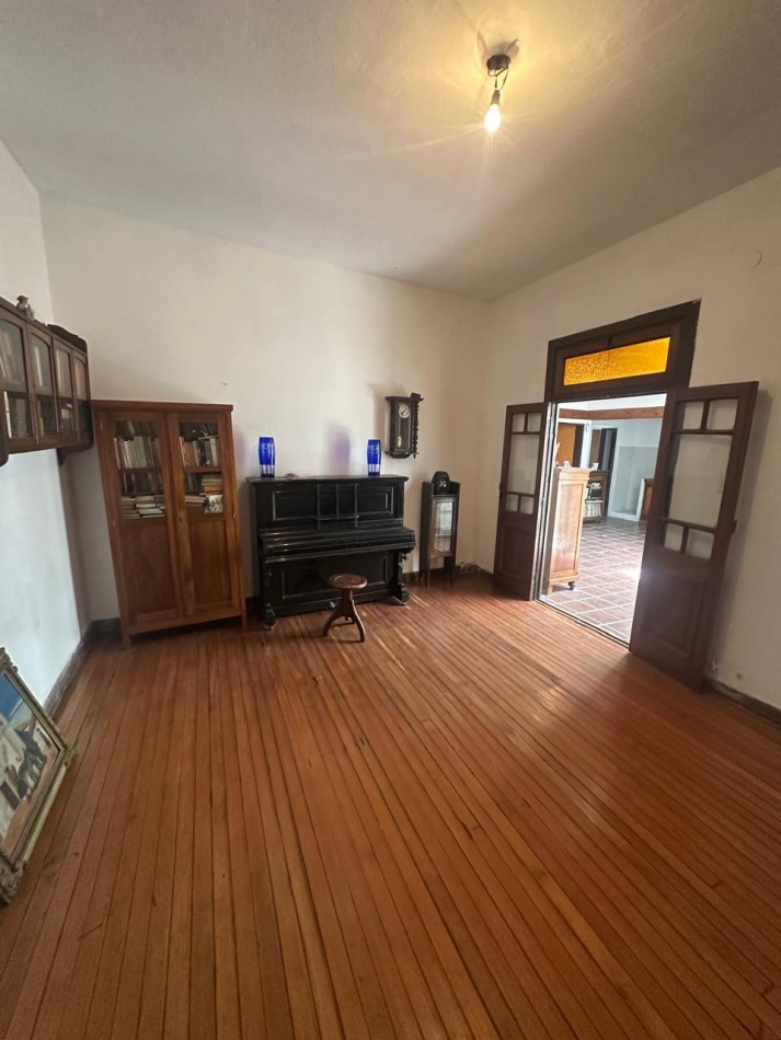 VENTA EN BLOCK - CASA 3 AMB. CON AMPLIA COCHERA y DPTO 3AMB. CON TERRAZA - ENTRADAS INDEPENDIENTE - BRASIL y PASO DE BURGOS - VALENTIN ALSINA
