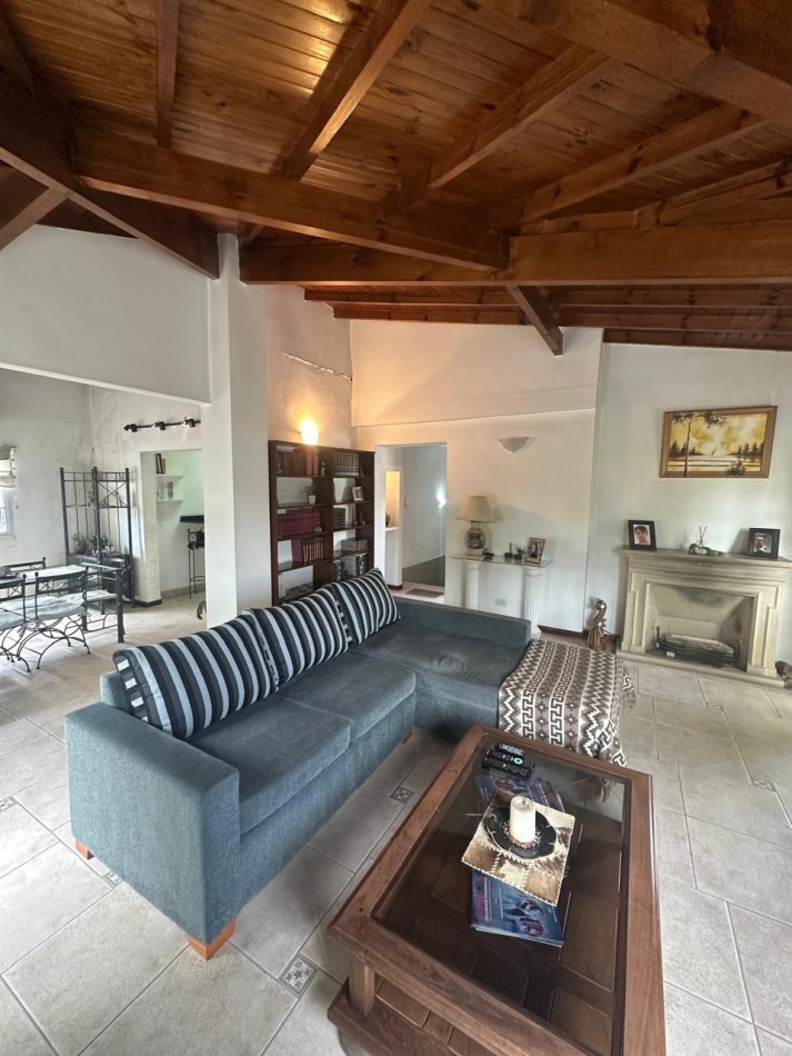 VENTA EN BLOCK - CASA 3 AMB. CON AMPLIA COCHERA y DPTO 3AMB. CON TERRAZA - ENTRADAS INDEPENDIENTE - BRASIL y PASO DE BURGOS - VALENTIN ALSINA