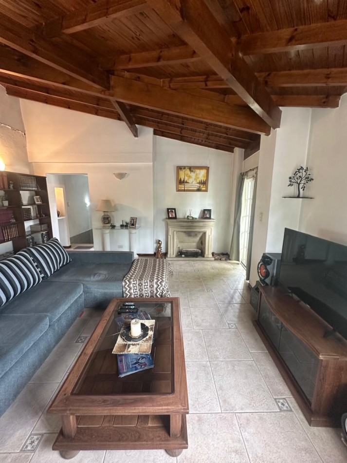 VENTA EN BLOCK - CASA 3 AMB. CON AMPLIA COCHERA y DPTO 3AMB. CON TERRAZA - ENTRADAS INDEPENDIENTE - BRASIL y PASO DE BURGOS - VALENTIN ALSINA