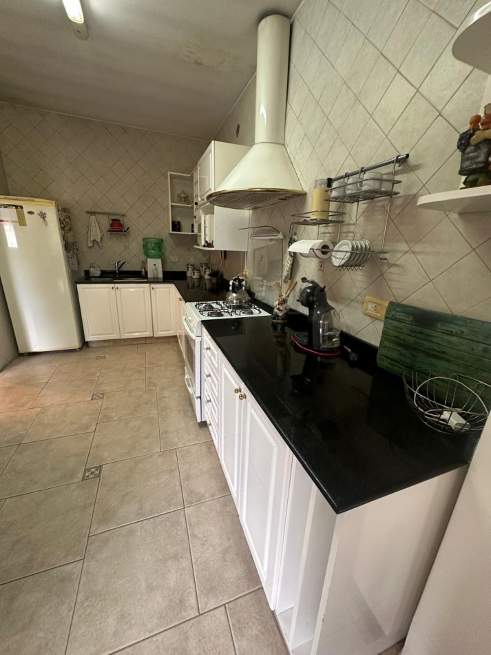 VENTA EN BLOCK - CASA 3 AMB. CON AMPLIA COCHERA y DPTO 3AMB. CON TERRAZA - ENTRADAS INDEPENDIENTE - BRASIL y PASO DE BURGOS - VALENTIN ALSINA