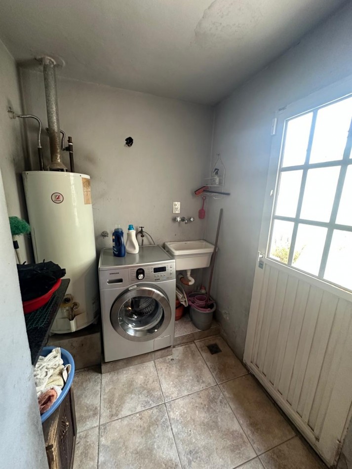 VENTA EN BLOCK - CASA 3 AMB. CON AMPLIA COCHERA y DPTO 3AMB. CON TERRAZA - ENTRADAS INDEPENDIENTE - BRASIL y PASO DE BURGOS - VALENTIN ALSINA