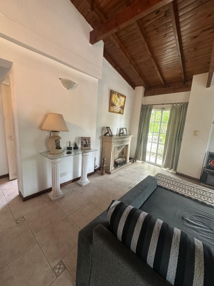 VENTA EN BLOCK - CASA 3 AMB. CON AMPLIA COCHERA y DPTO 3AMB. CON TERRAZA - ENTRADAS INDEPENDIENTE - BRASIL y PASO DE BURGOS - VALENTIN ALSINA