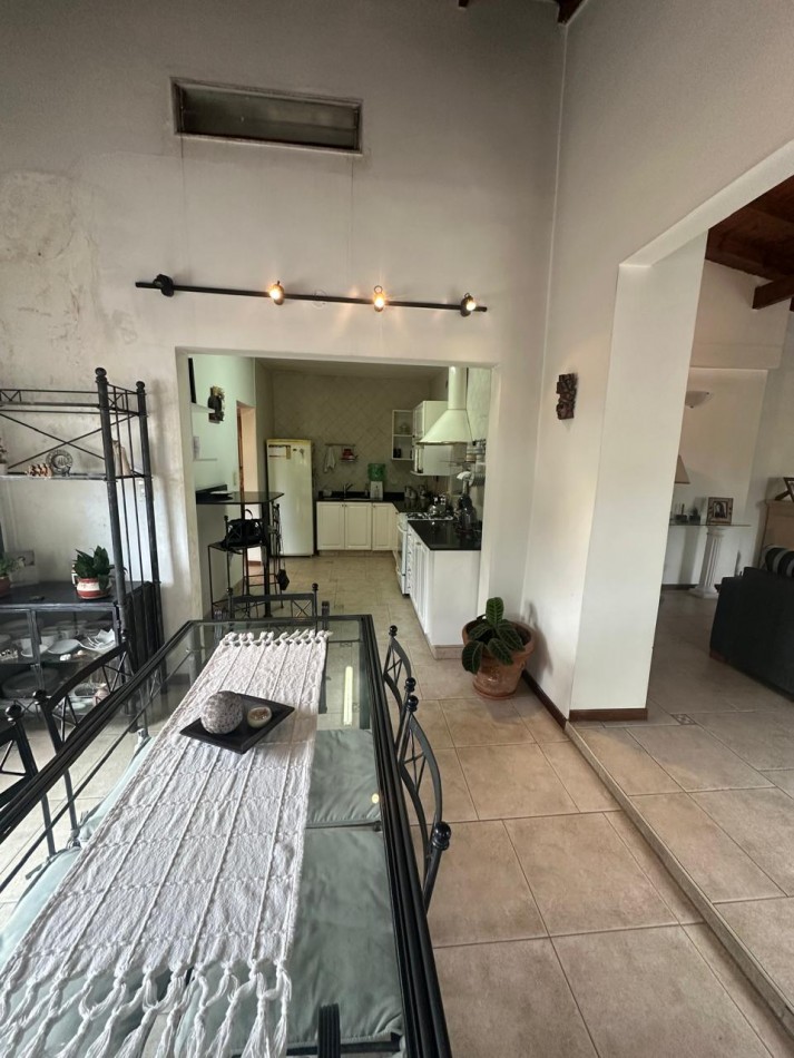 VENTA EN BLOCK - CASA 3 AMB. CON AMPLIA COCHERA y DPTO 3AMB. CON TERRAZA - ENTRADAS INDEPENDIENTE - BRASIL y PASO DE BURGOS - VALENTIN ALSINA