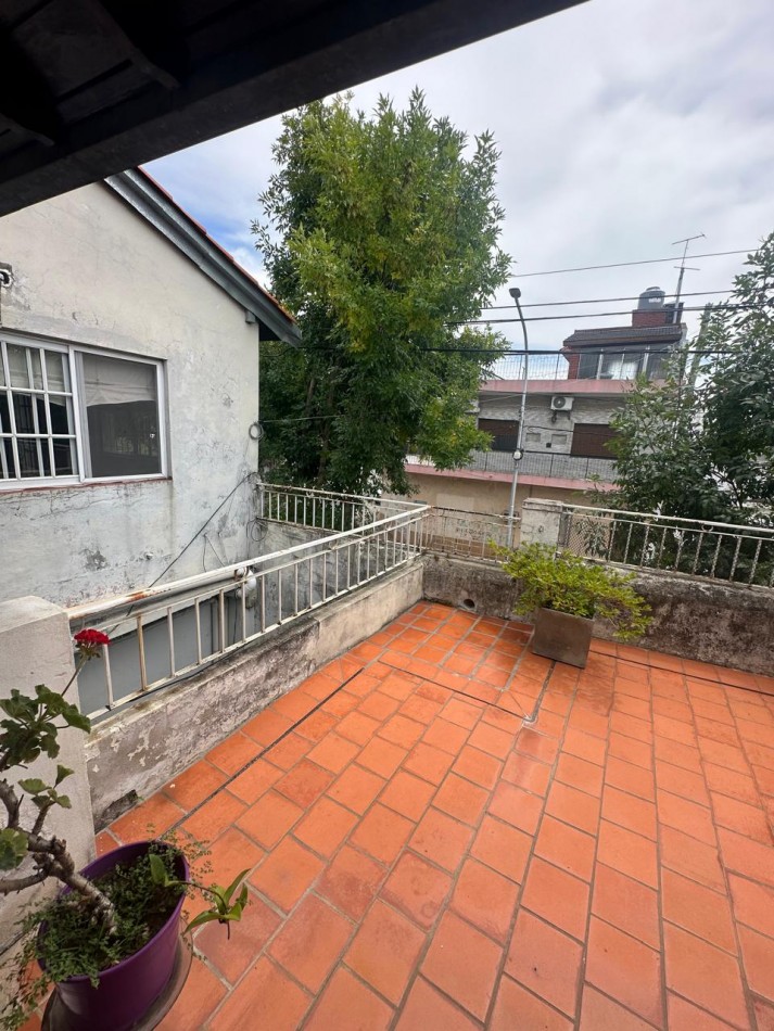 VENTA EN BLOCK - CASA 3 AMB. CON AMPLIA COCHERA y DPTO 3AMB. CON TERRAZA - ENTRADAS INDEPENDIENTE - BRASIL y PASO DE BURGOS - VALENTIN ALSINA