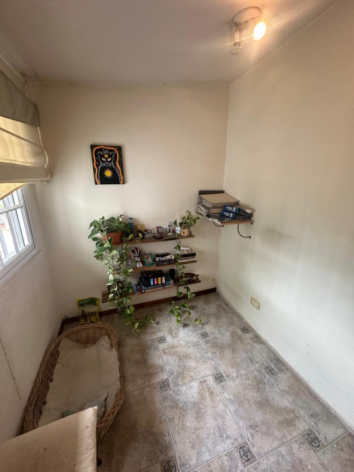 VENTA EN BLOCK - CASA 3 AMB. CON AMPLIA COCHERA y DPTO 3AMB. CON TERRAZA - ENTRADAS INDEPENDIENTE - BRASIL y PASO DE BURGOS - VALENTIN ALSINA