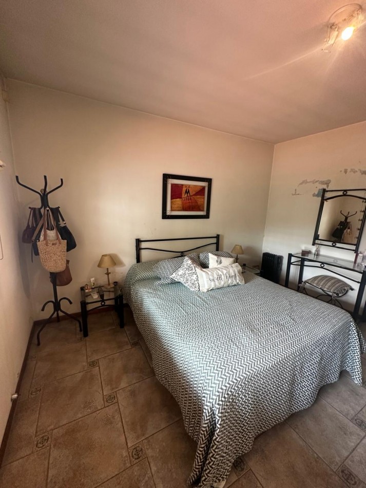 VENTA EN BLOCK - CASA 3 AMB. CON AMPLIA COCHERA y DPTO 3AMB. CON TERRAZA - ENTRADAS INDEPENDIENTE - BRASIL y PASO DE BURGOS - VALENTIN ALSINA