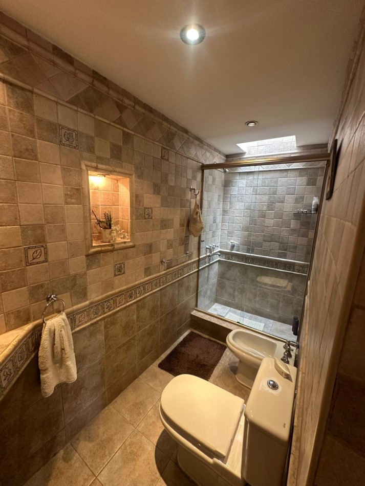 VENTA EN BLOCK - CASA 3 AMB. CON AMPLIA COCHERA y DPTO 3AMB. CON TERRAZA - ENTRADAS INDEPENDIENTE - BRASIL y PASO DE BURGOS - VALENTIN ALSINA