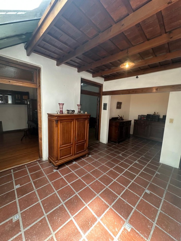 VENTA EN BLOCK - CASA 3 AMB. CON AMPLIA COCHERA y DPTO 3AMB. CON TERRAZA - ENTRADAS INDEPENDIENTE - BRASIL y PASO DE BURGOS - VALENTIN ALSINA