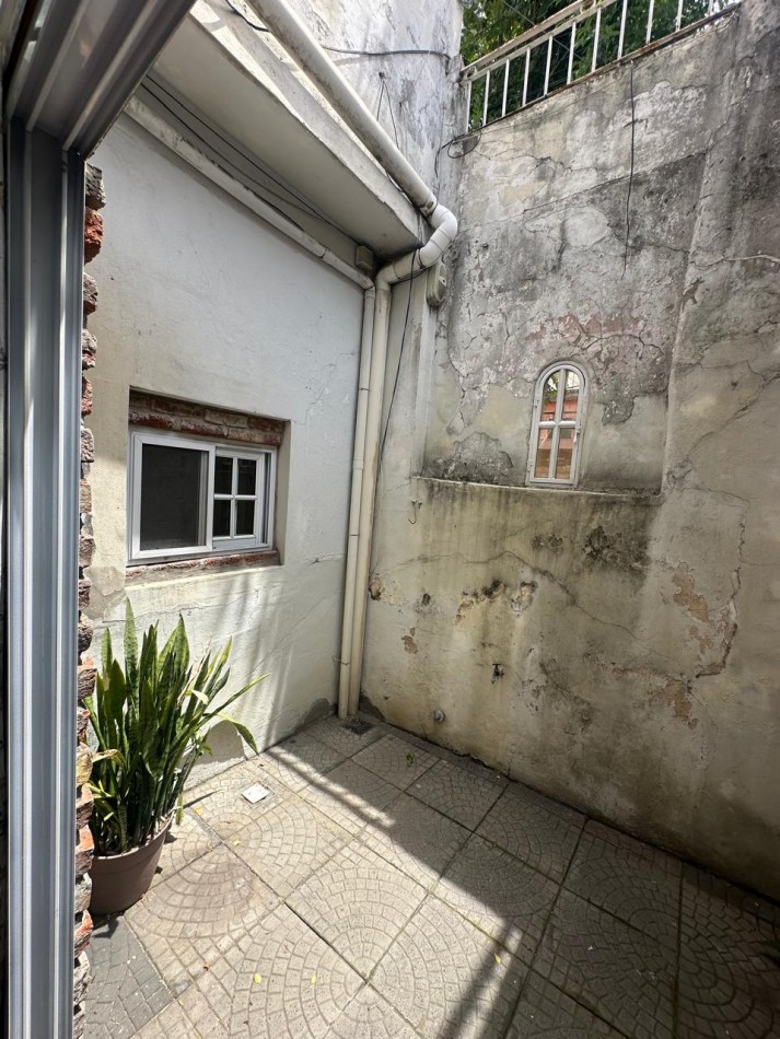 VENTA EN BLOCK - CASA 3 AMB. CON AMPLIA COCHERA y DPTO 3AMB. CON TERRAZA - ENTRADAS INDEPENDIENTE - BRASIL y PASO DE BURGOS - VALENTIN ALSINA