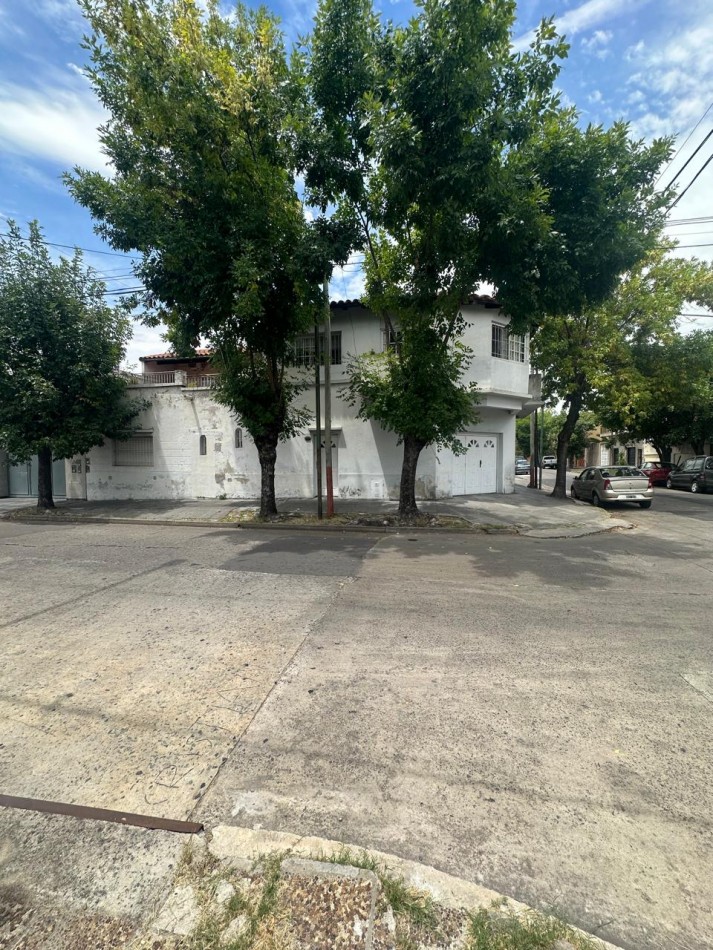 VENTA EN BLOCK - CASA 3 AMB. CON AMPLIA COCHERA y DPTO 3AMB. CON TERRAZA - ENTRADAS INDEPENDIENTE - BRASIL y PASO DE BURGOS - VALENTIN ALSINA