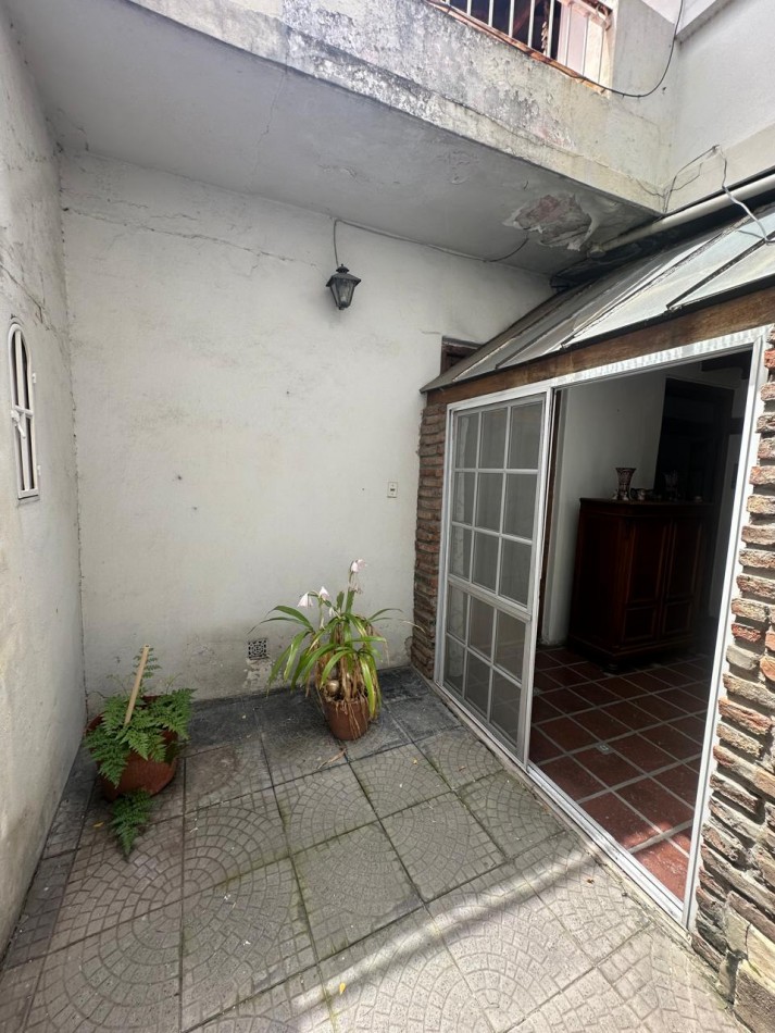 VENTA EN BLOCK - CASA 3 AMB. CON AMPLIA COCHERA y DPTO 3AMB. CON TERRAZA - ENTRADAS INDEPENDIENTE - BRASIL y PASO DE BURGOS - VALENTIN ALSINA