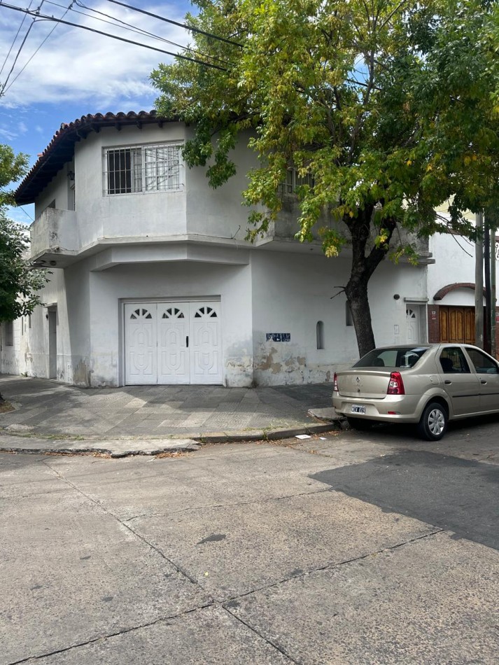 VENTA EN BLOCK - CASA 3 AMB. CON AMPLIA COCHERA y DPTO 3AMB. CON TERRAZA - ENTRADAS INDEPENDIENTE - BRASIL y PASO DE BURGOS - VALENTIN ALSINA