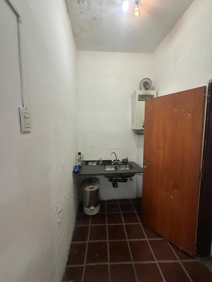 VENTA EN BLOCK - CASA 3 AMB. CON AMPLIA COCHERA y DPTO 3AMB. CON TERRAZA - ENTRADAS INDEPENDIENTE - BRASIL y PASO DE BURGOS - VALENTIN ALSINA