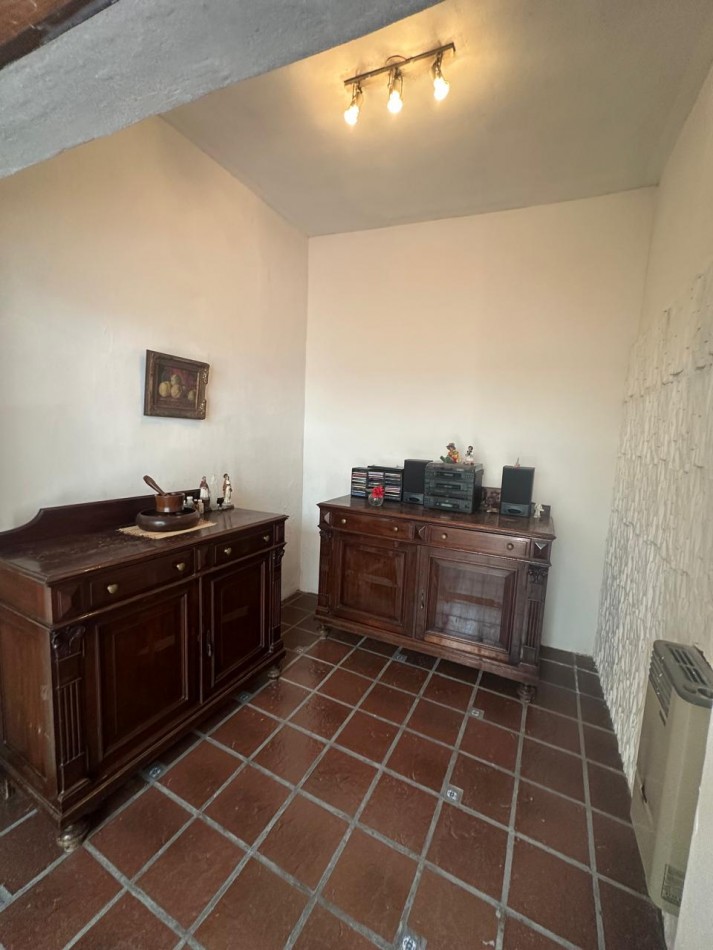 VENTA EN BLOCK - CASA 3 AMB. CON AMPLIA COCHERA y DPTO 3AMB. CON TERRAZA - ENTRADAS INDEPENDIENTE - BRASIL y PASO DE BURGOS - VALENTIN ALSINA