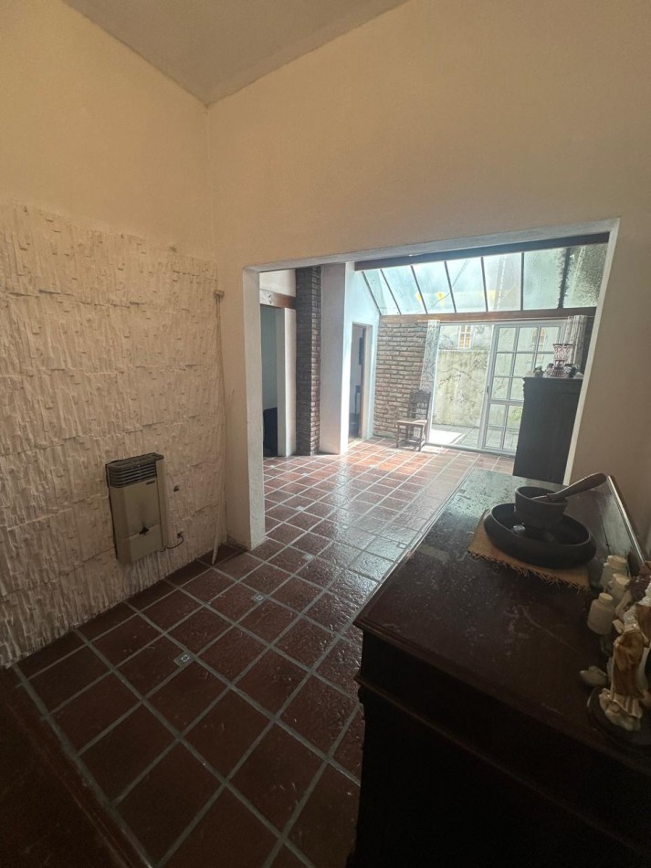 VENTA EN BLOCK - CASA 3 AMB. CON AMPLIA COCHERA y DPTO 3AMB. CON TERRAZA - ENTRADAS INDEPENDIENTE - BRASIL y PASO DE BURGOS - VALENTIN ALSINA