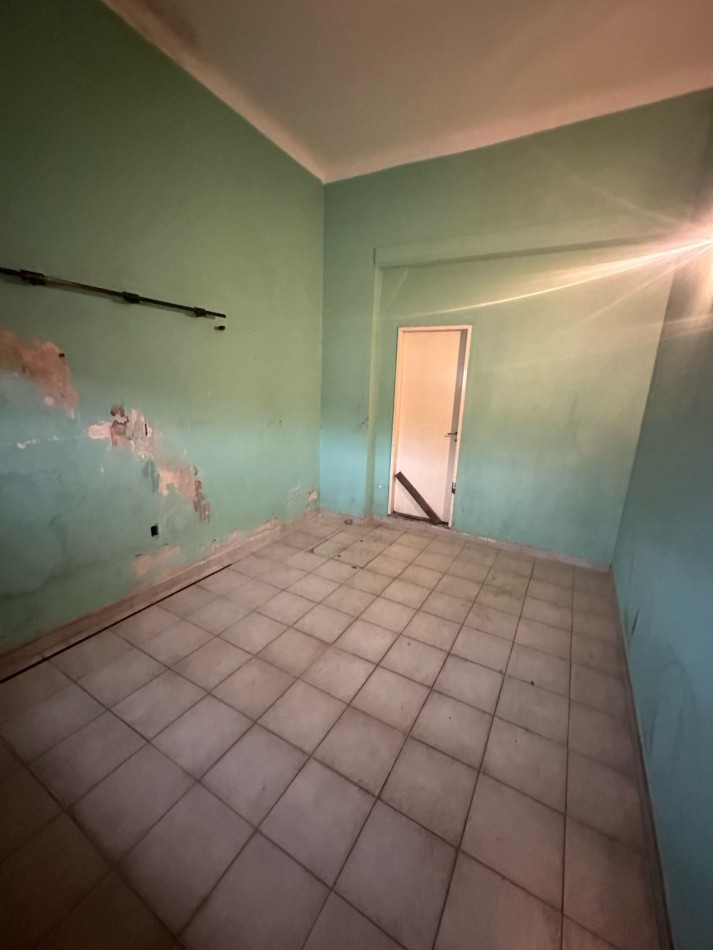 CASA 3 AMB. AL FRENTE CON GARAGE y TERRAZA PROPIA - Manuel Castro al 800 - Remedios de Escalada
