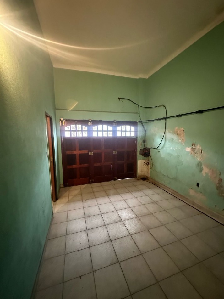 CASA 3 AMB. AL FRENTE CON GARAGE y TERRAZA PROPIA - Manuel Castro al 800 - Remedios de Escalada