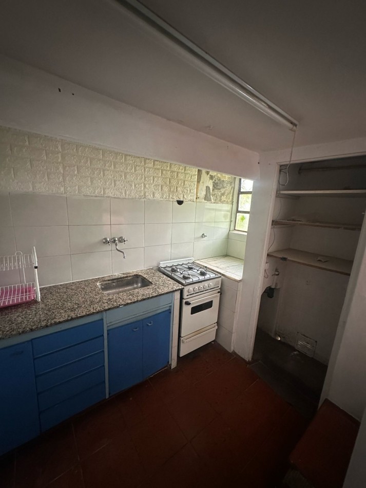 CASA 3 AMB. AL FRENTE CON GARAGE y TERRAZA PROPIA - Manuel Castro al 800 - Remedios de Escalada