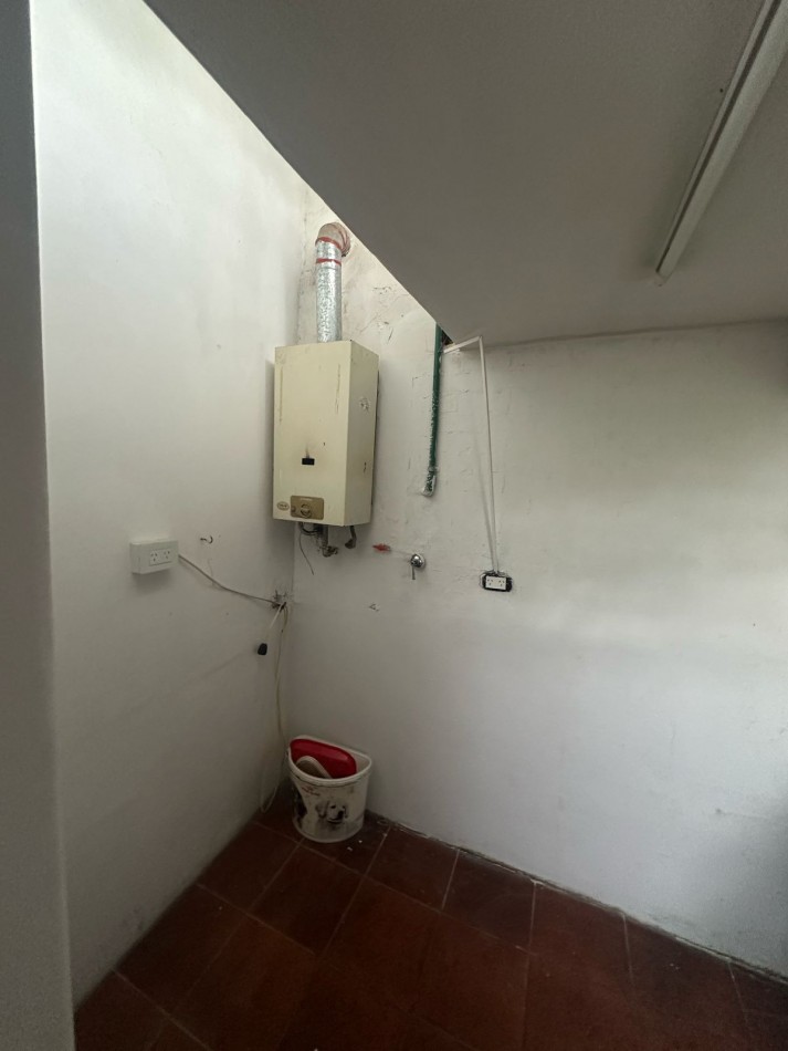 CASA 3 AMB. AL FRENTE CON GARAGE y TERRAZA PROPIA - Manuel Castro al 800 - Remedios de Escalada