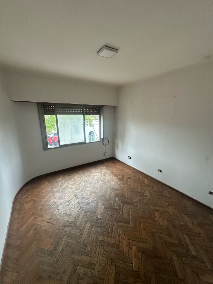 CASA 3 AMB. AL FRENTE CON GARAGE y TERRAZA PROPIA - Manuel Castro al 800 - Remedios de Escalada
