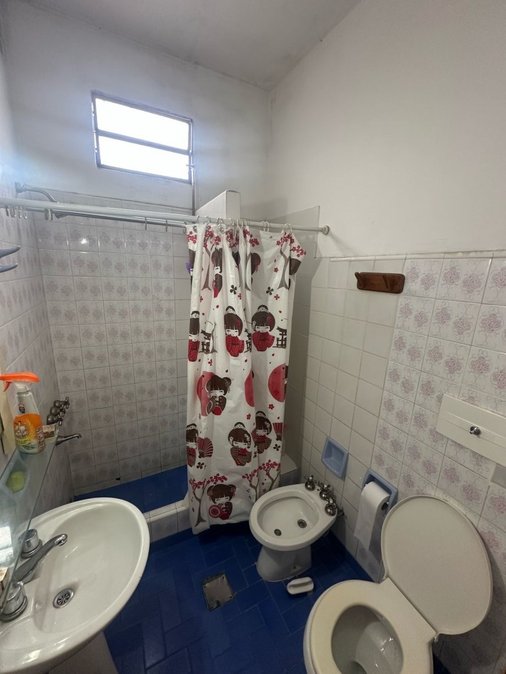 CASA 3 AMB. AL FRENTE CON GARAGE y TERRAZA PROPIA - Manuel Castro al 800 - Remedios de Escalada
