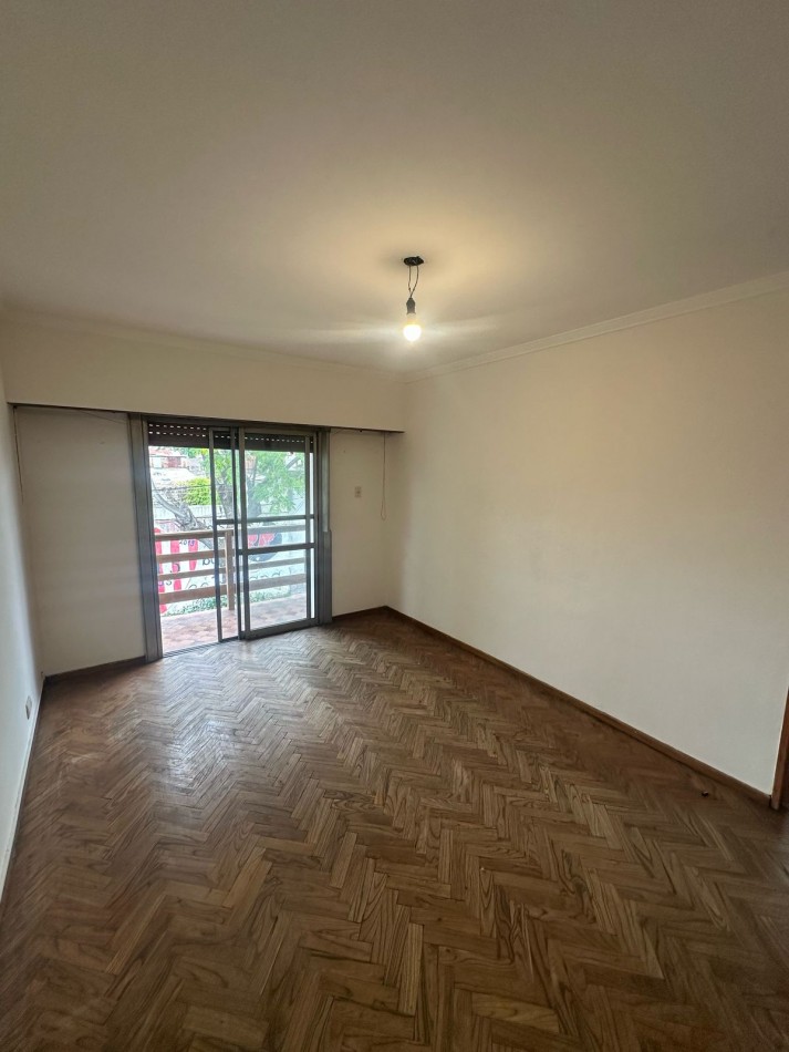 CASA 3 AMB. AL FRENTE CON GARAGE y TERRAZA PROPIA - Manuel Castro al 800 - Remedios de Escalada