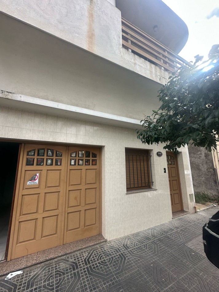 CASA 3 AMB. AL FRENTE CON GARAGE y TERRAZA PROPIA - Manuel Castro al 800 - Remedios de Escalada