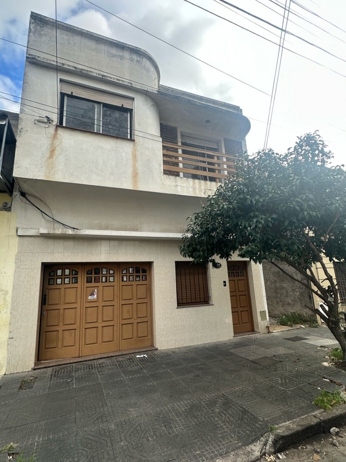 CASA 3 AMB. AL FRENTE CON GARAGE y TERRAZA PROPIA - Manuel Castro al 800 - Remedios de Escalada