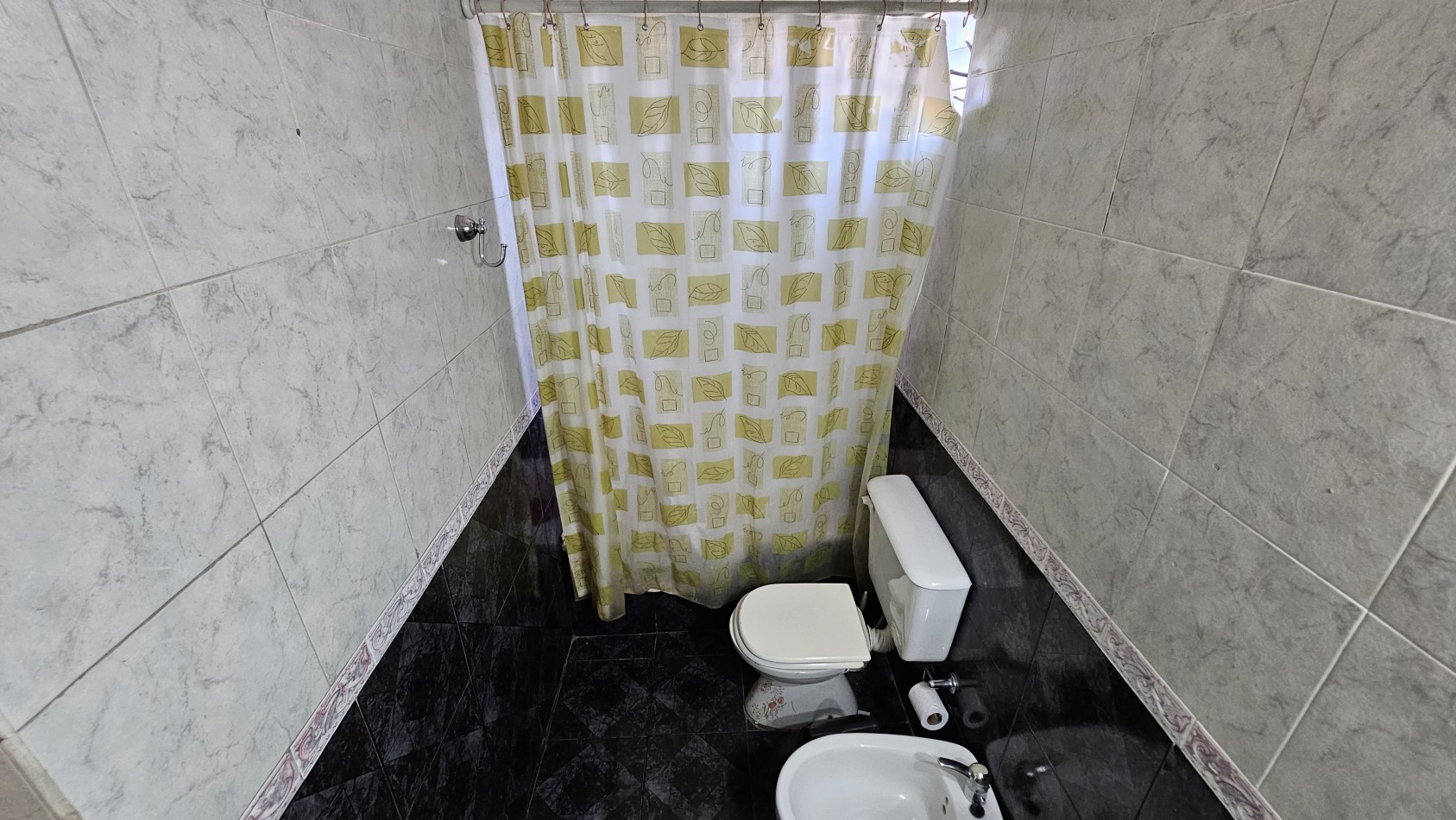Departamento de 3 amb. 1er piso al frente - Av. Rivadavia 1950 - Valentin Alsina