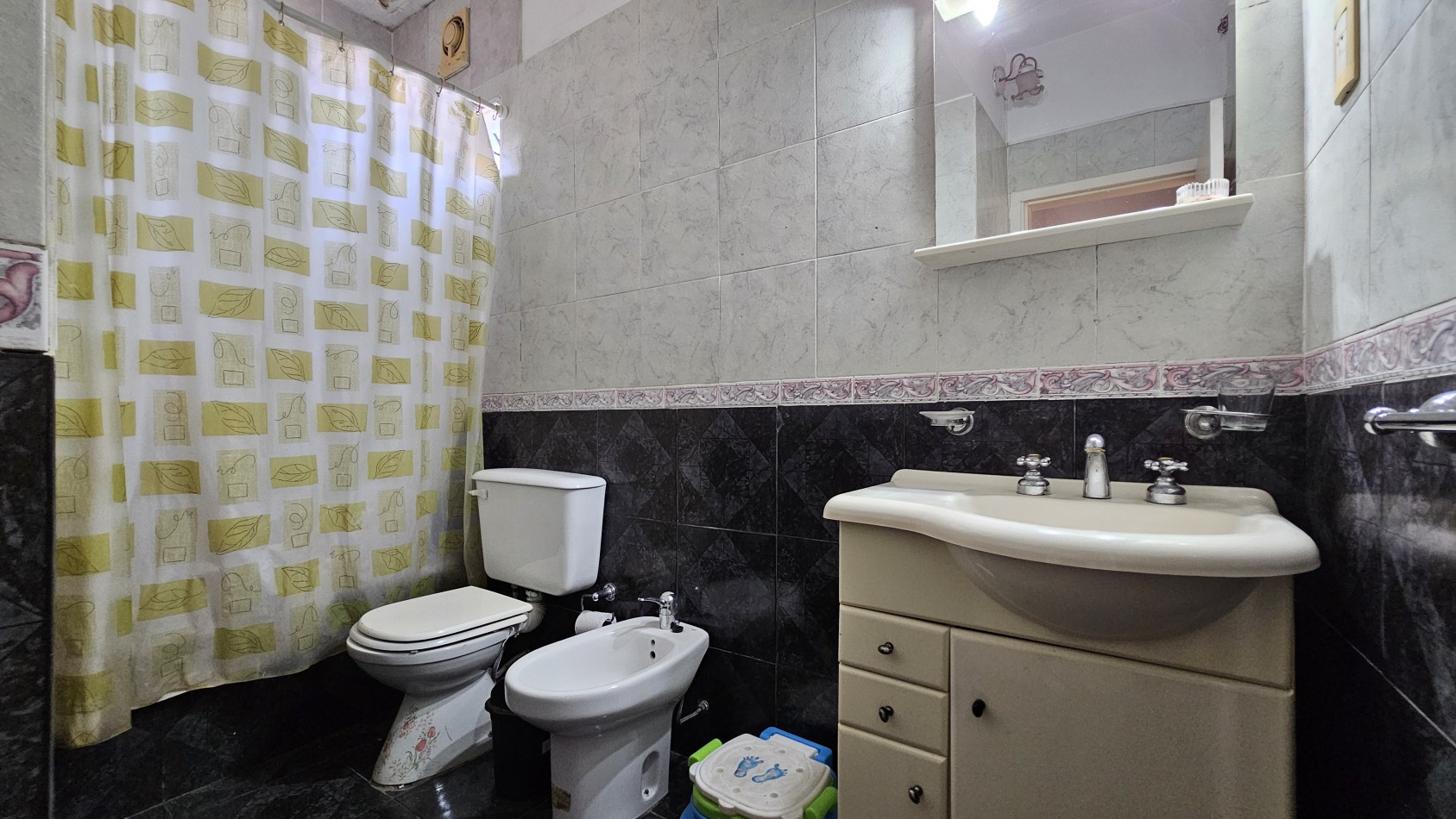 Departamento de 3 amb. 1er piso al frente - Av. Rivadavia 1950 - Valentin Alsina