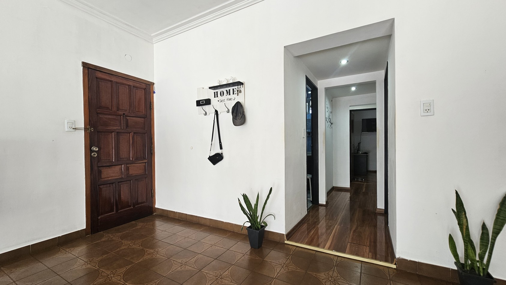 Departamento APTO CREDITO de 3 amb. con enorme patio y balcon al frente - Av. Hipolito Yrigoyen 2500 - Gerli 