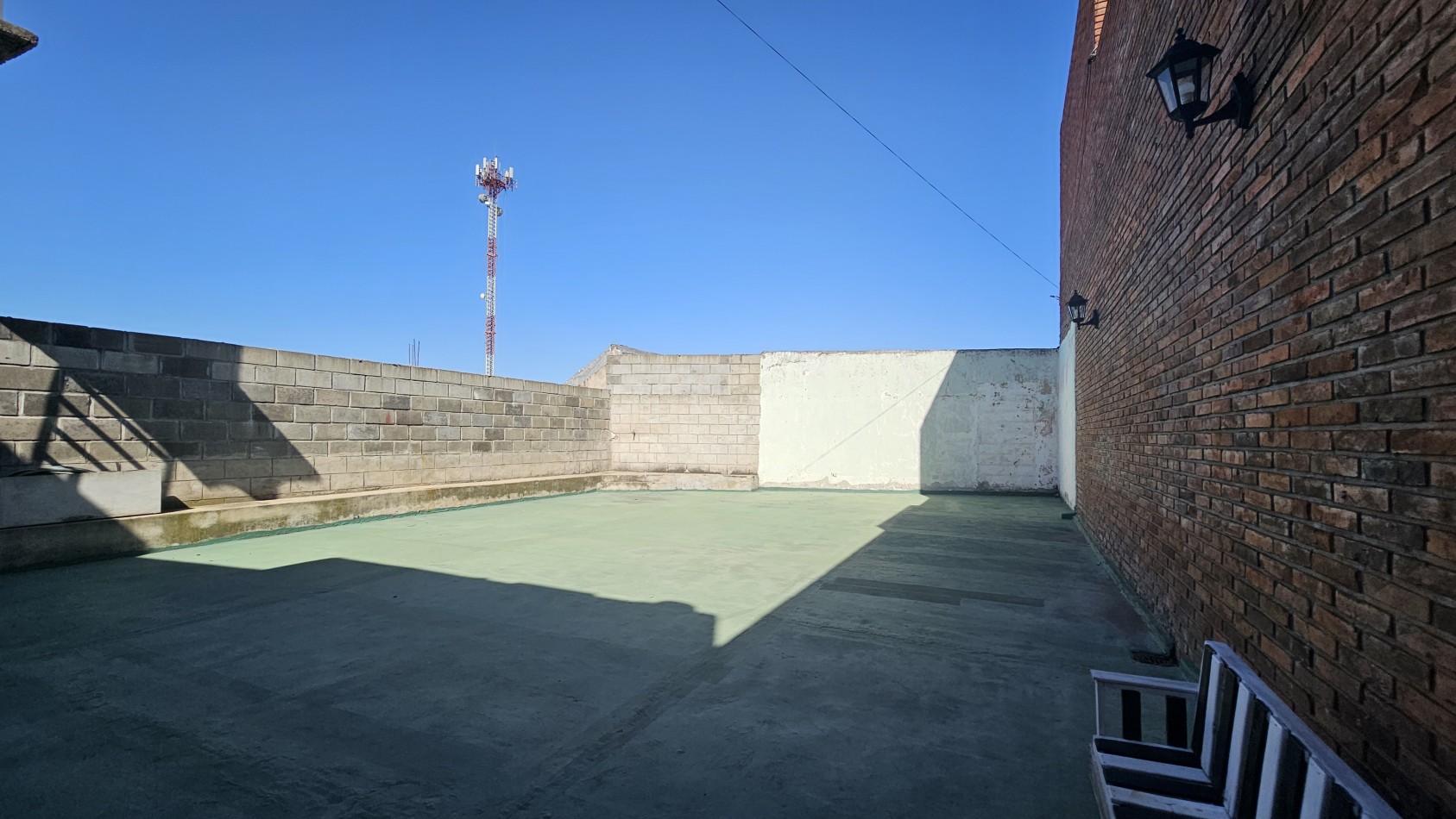Departamento APTO CREDITO de 3 amb. con enorme patio y balcon al frente - Av. Hipolito Yrigoyen 2500 - Gerli 